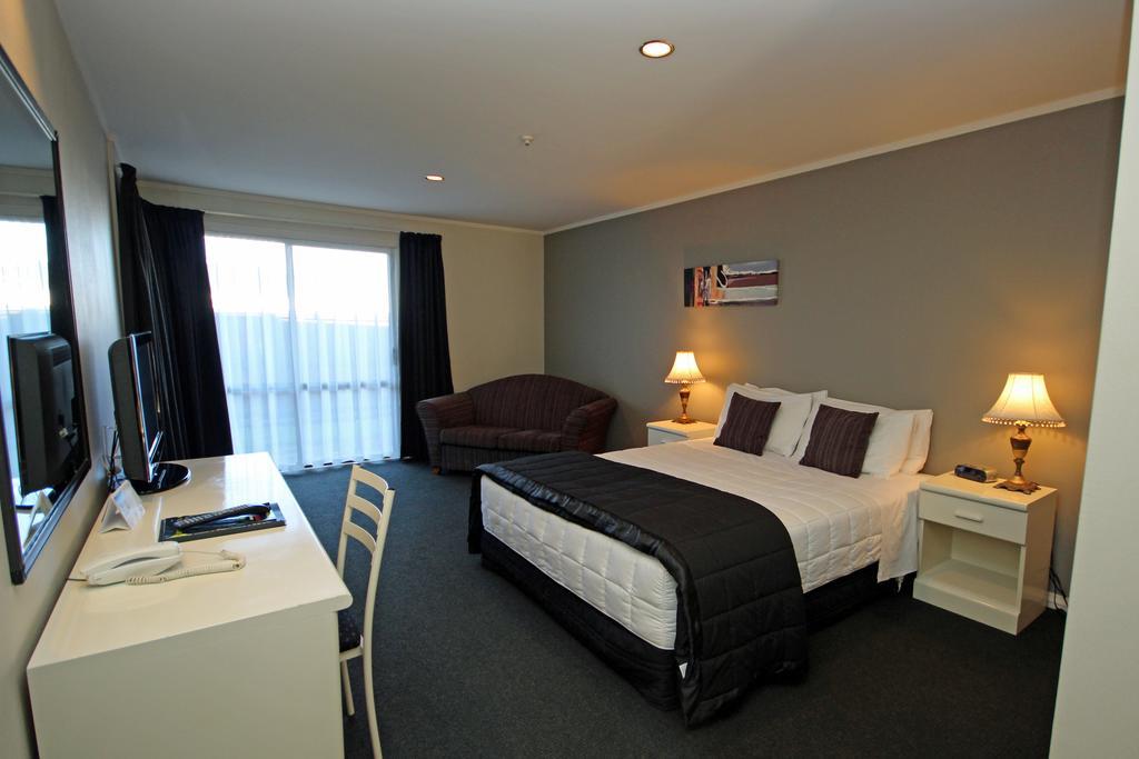 Champers Motor Inn Лоуър Хът Стая снимка