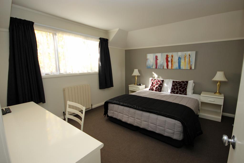 Champers Motor Inn Лоуър Хът Стая снимка