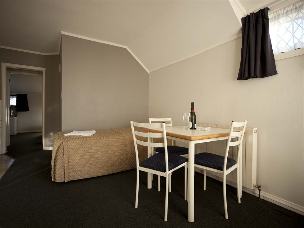 Champers Motor Inn Лоуър Хът Екстериор снимка