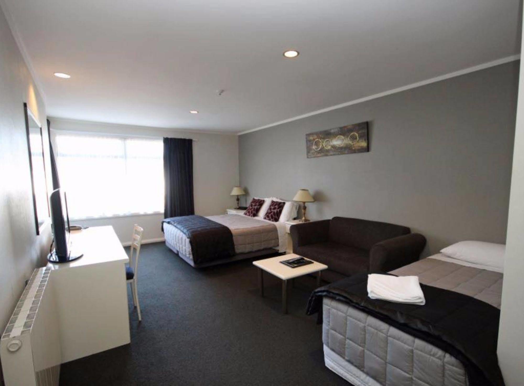 Champers Motor Inn Лоуър Хът Екстериор снимка