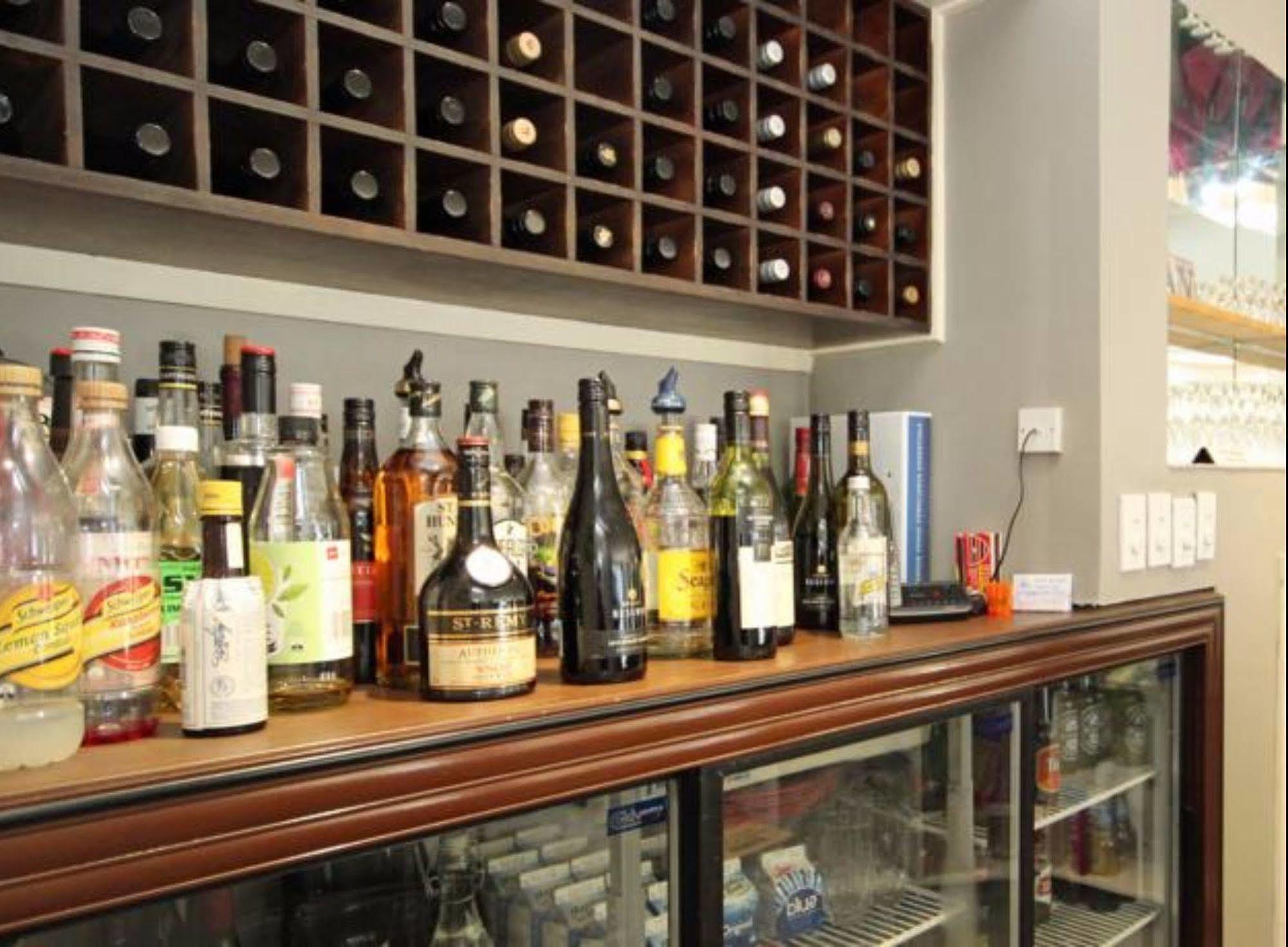 Champers Motor Inn Лоуър Хът Екстериор снимка